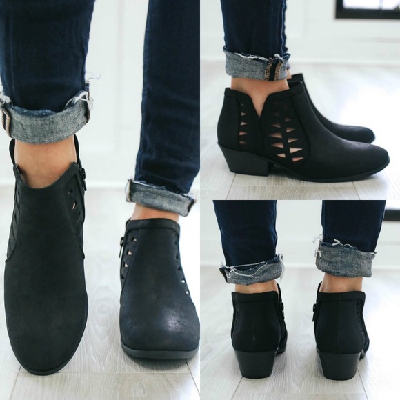 2 LEFT💕 black cutout booties low heel - Picture 3 of 6